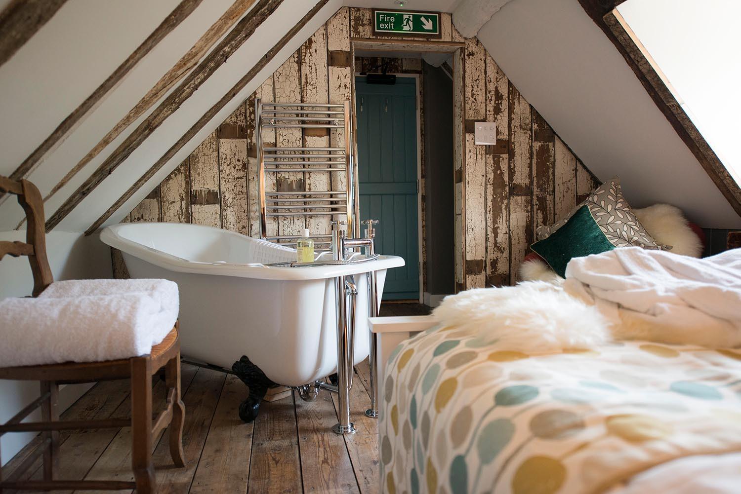 The Woolpack Inn Wavehorne Room photo